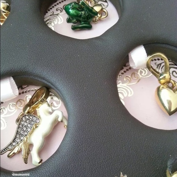 Juicy Couture FAIRYTALE PEGASUS CHARM BRACELET - Picture 10 of 15